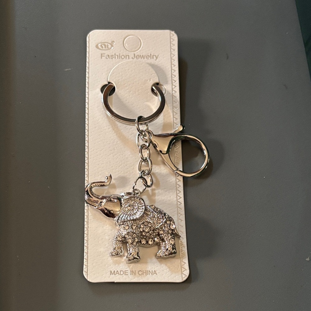 Silver Elephant Keychain - Picture 1 of 1